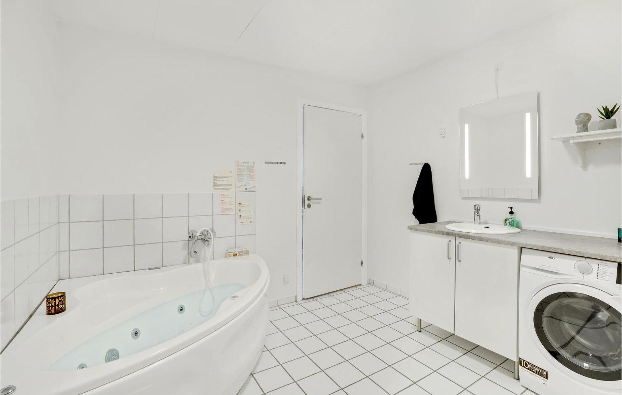 Amazing Home In Hvide Sande With Wifi Bjerregard Luaran gambar